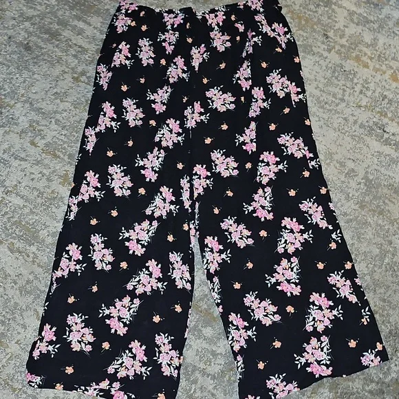Torrid Floral Crinkle Gauze Wide Leg Pant Floral Black Pink Size 2X - Picture 4 of 9